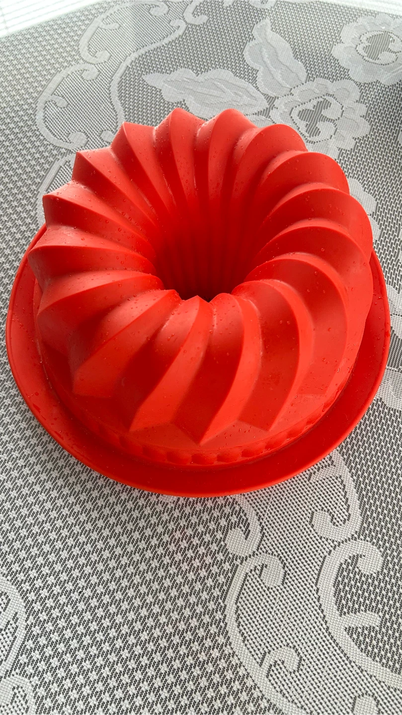 Lékué Red Swirl Bundt Pan and 3D hart mold - photo 3