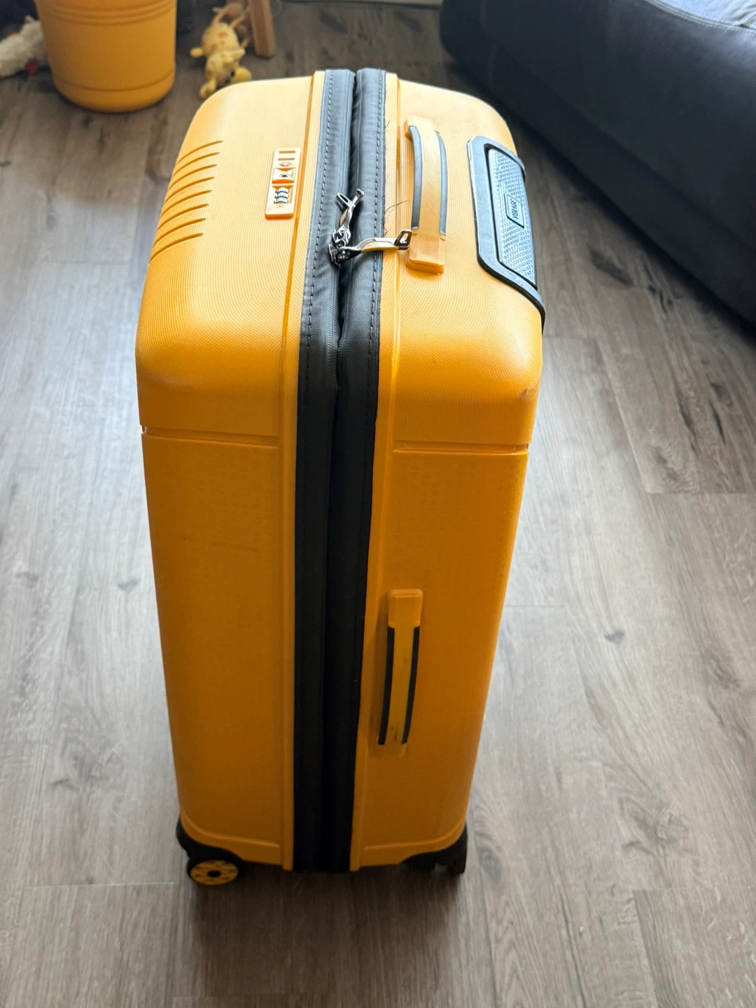 Verage Yellow Hardside Spinner Luggage - photo 5