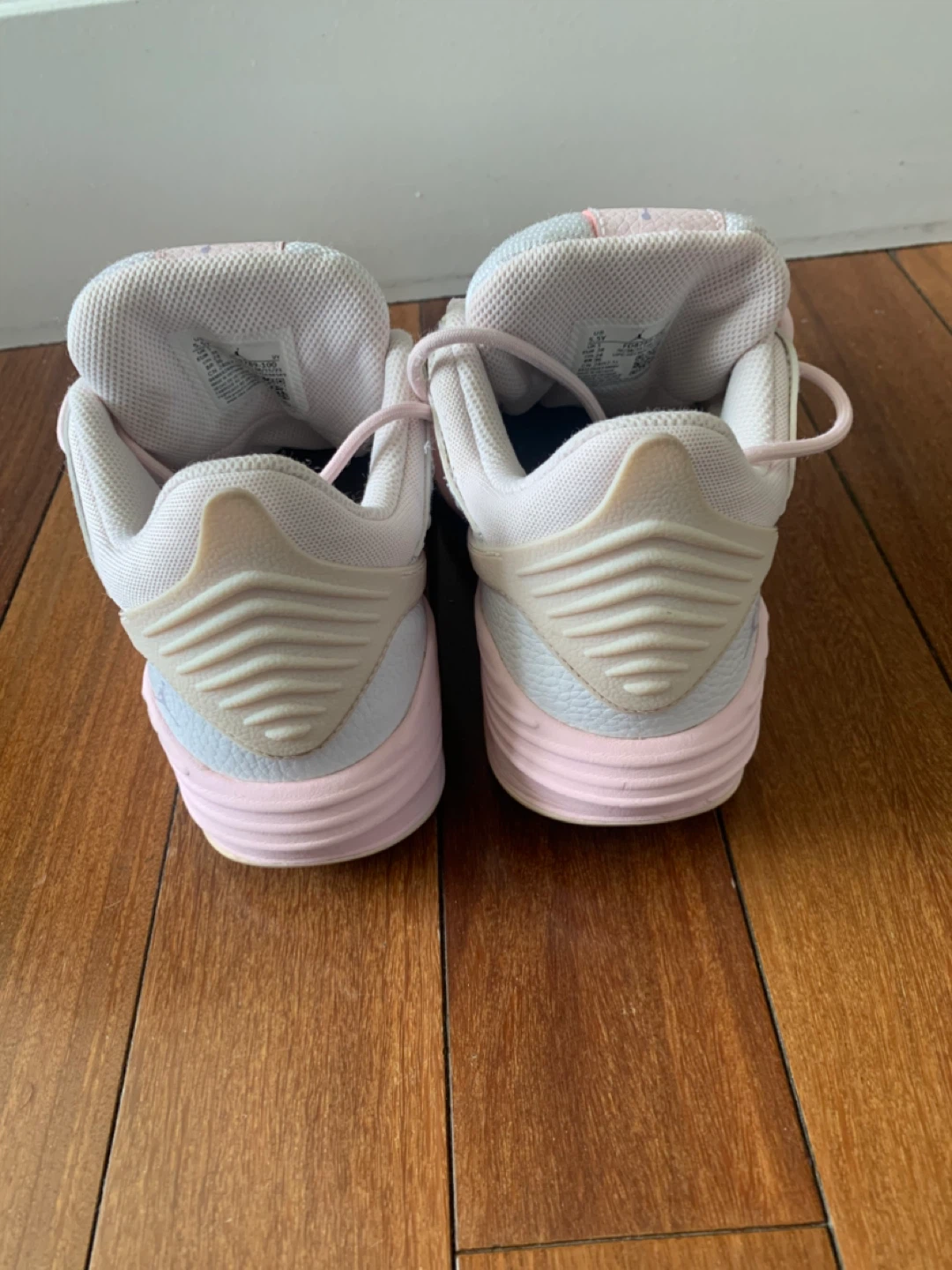 Air Jordan Max Aura 5 GS 'White Pink Wash' - photo 3
