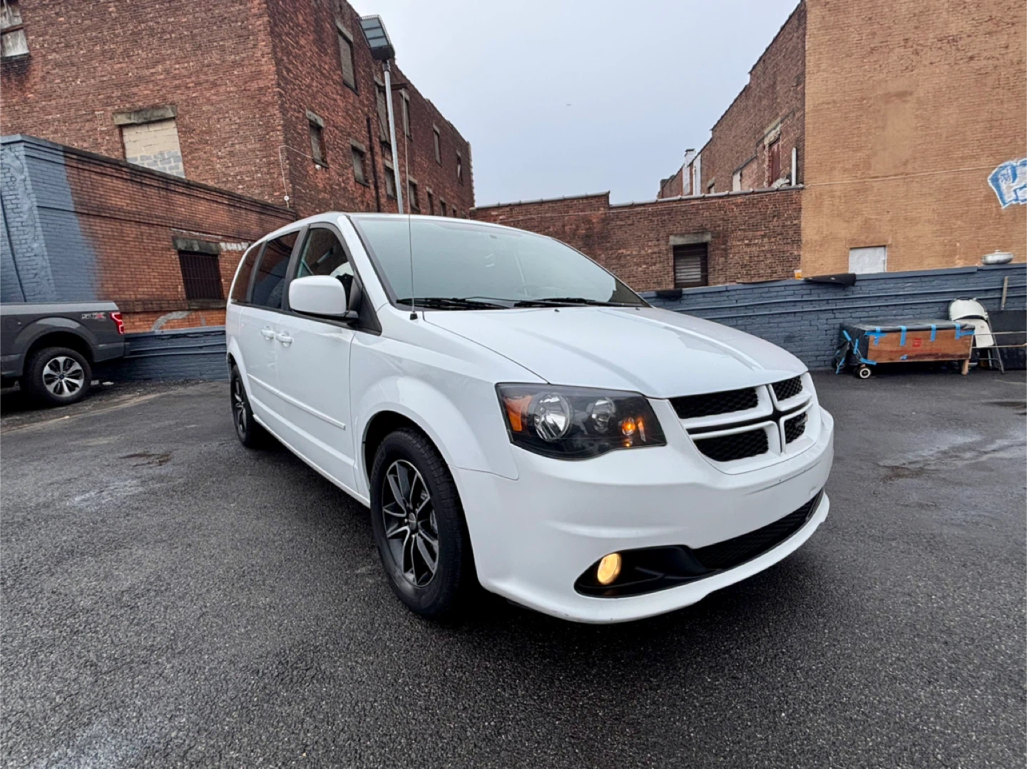 Dodge Grand Caravan GT 2017 101K miles - photo 2