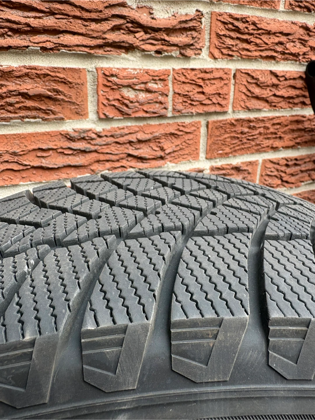 Motomaster Winter Edge II Snow Tire with Rim - photo 3
