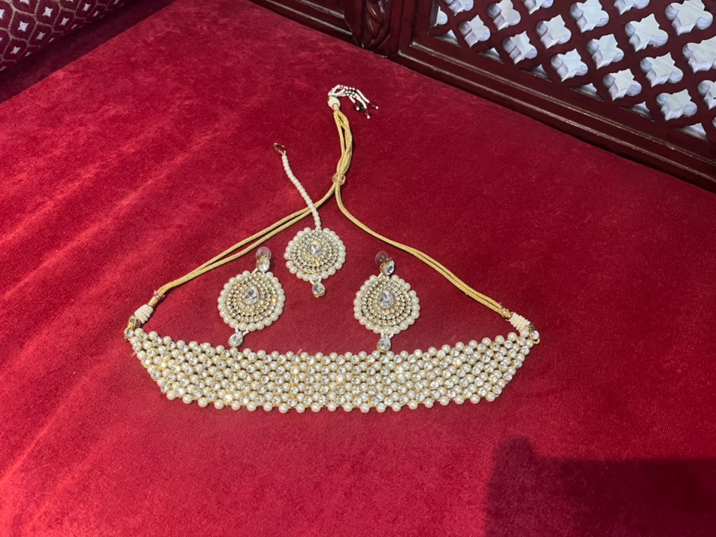 Pearl and Rhinestone Choker Necklace Set with Earrings and Tikka - photo 4