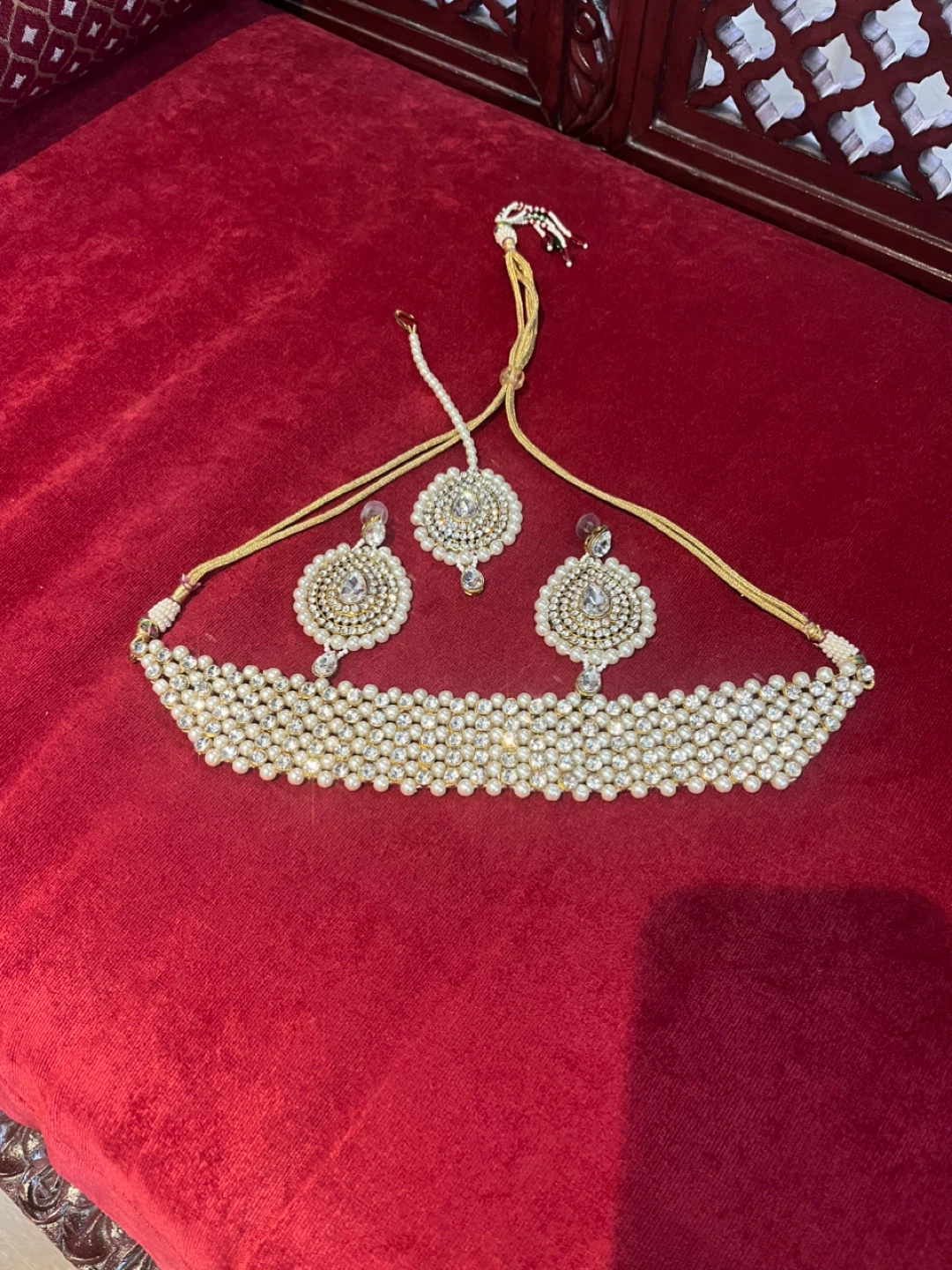 Pearl and Rhinestone Choker Necklace Set with Earrings and Tikka - photo 2