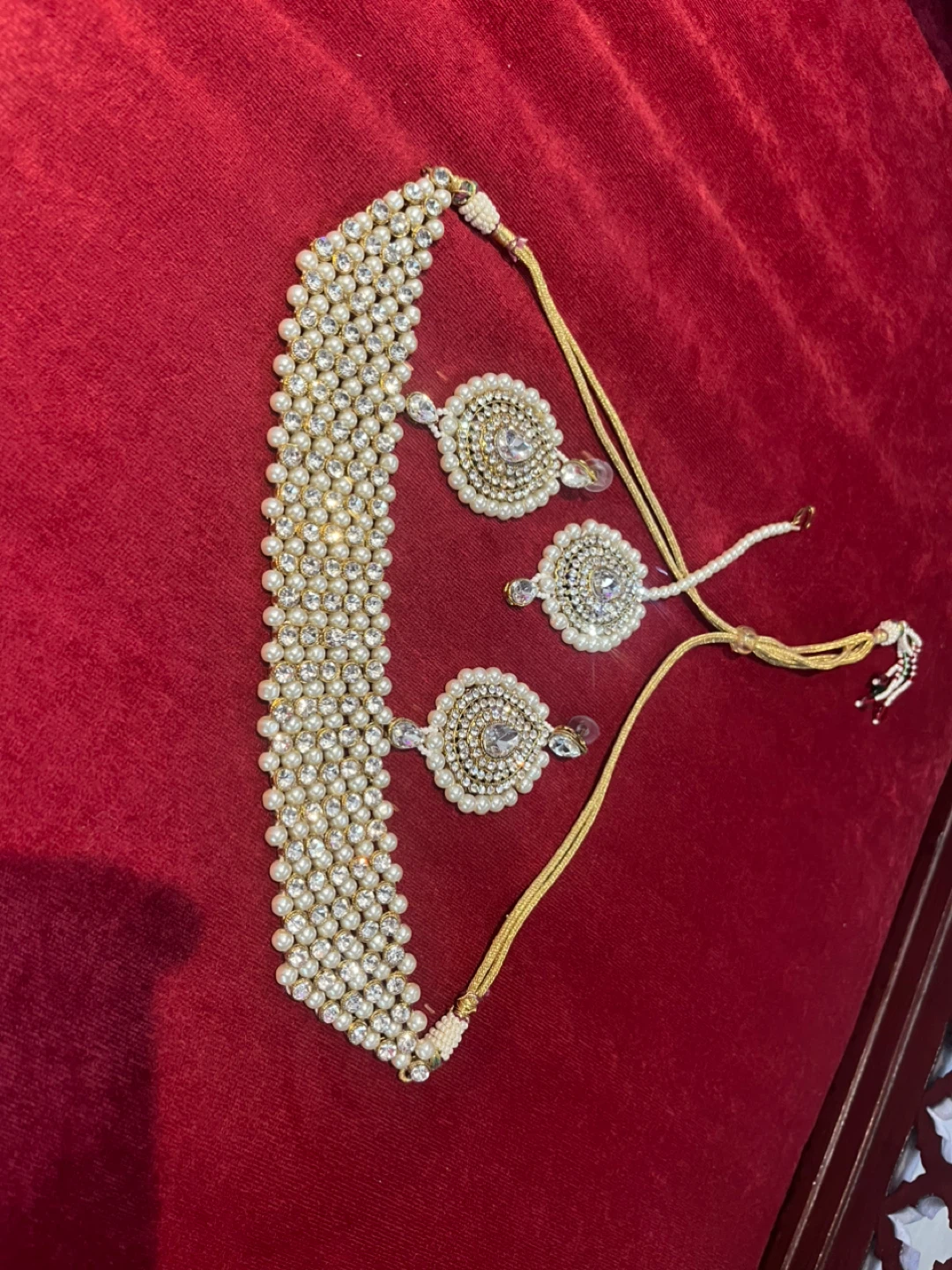 Pearl and Rhinestone Choker Necklace Set with Earrings and Tikka - photo 3