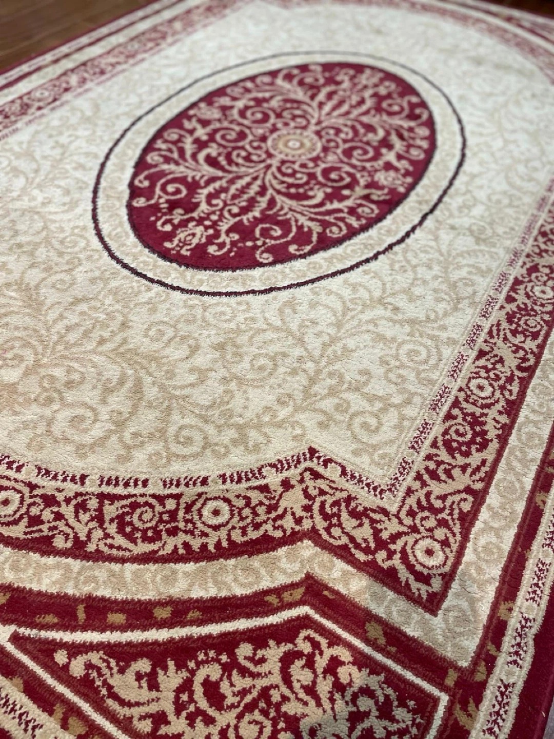 Area Rug - Cream and Burgundy Traditional Pattern - photo 2