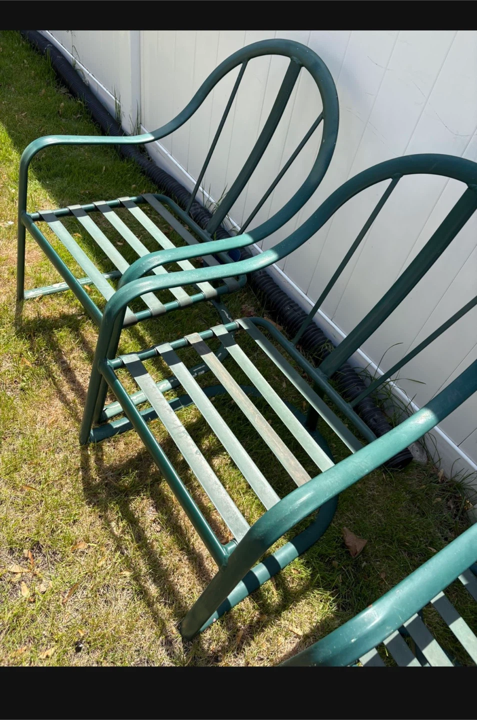 Outdoor Chairs  2 Swivel 2 Chairs $80 - photo 3