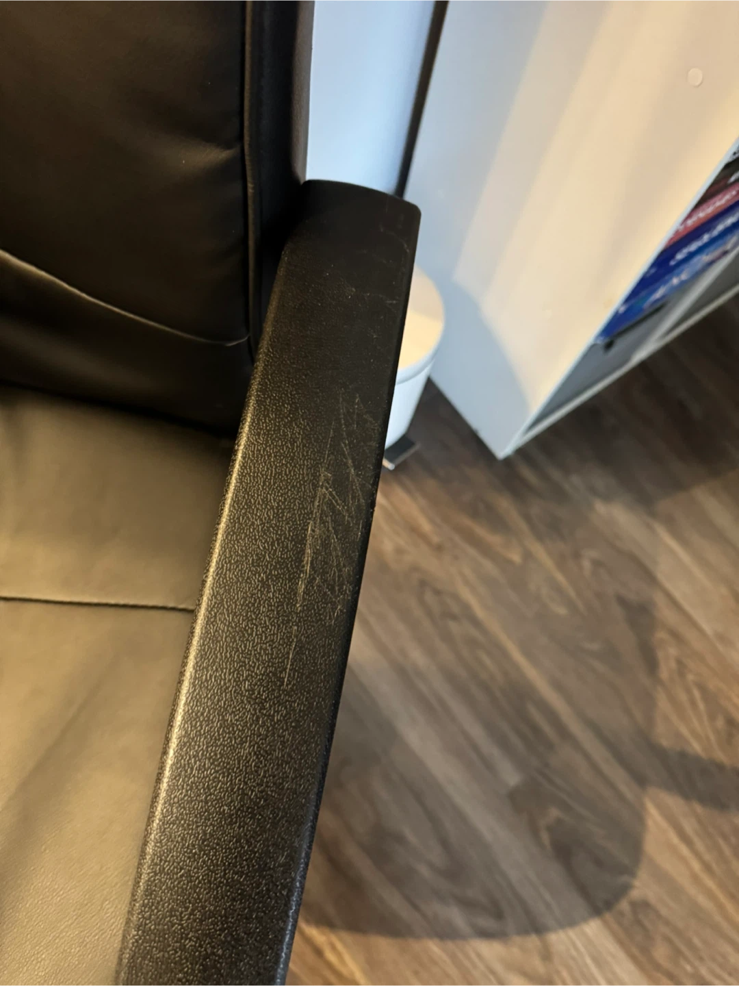 Black Office Chair with Armrests - photo 3