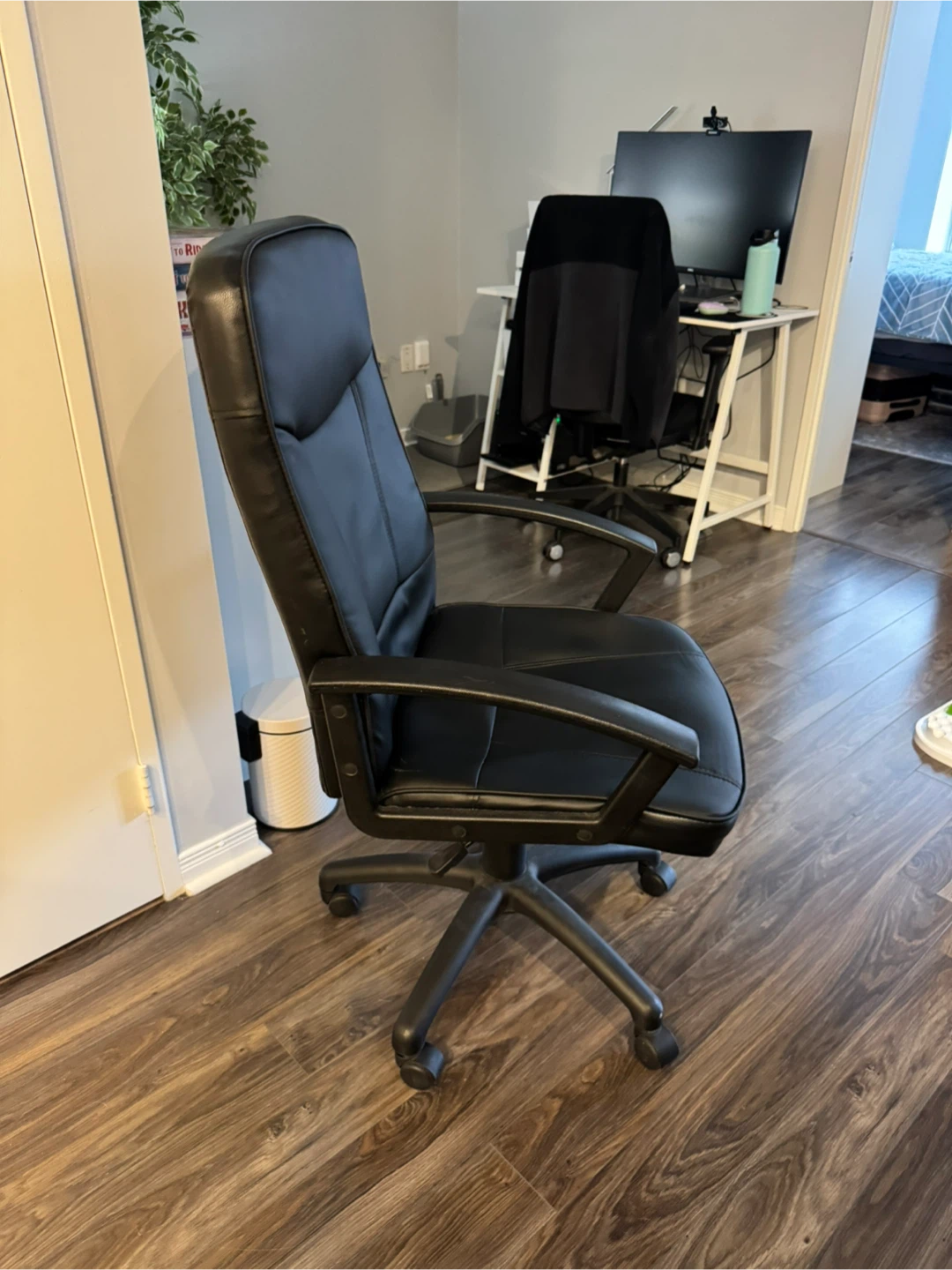 Black Office Chair with Armrests