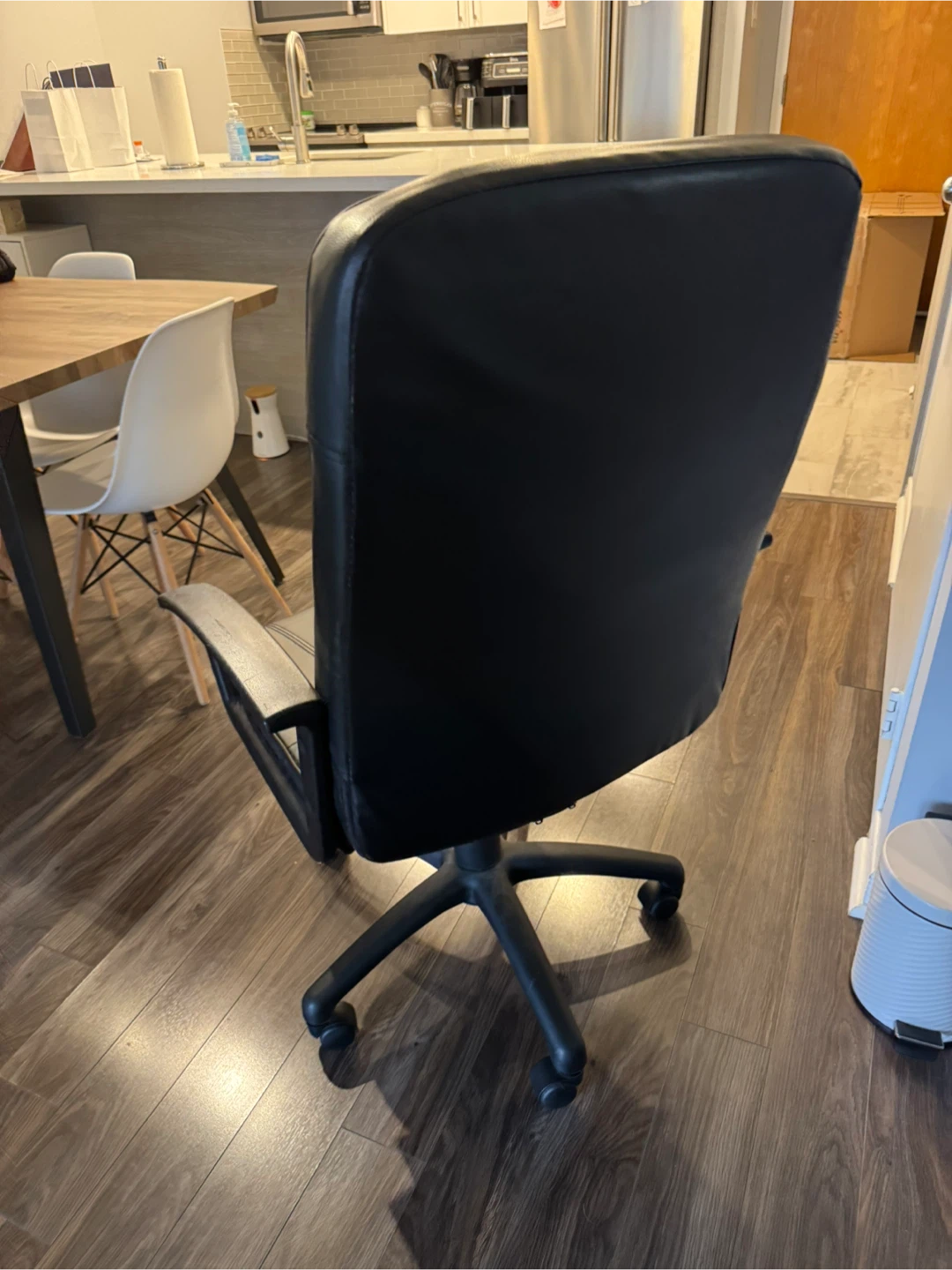 Black Office Chair with Armrests - photo 4