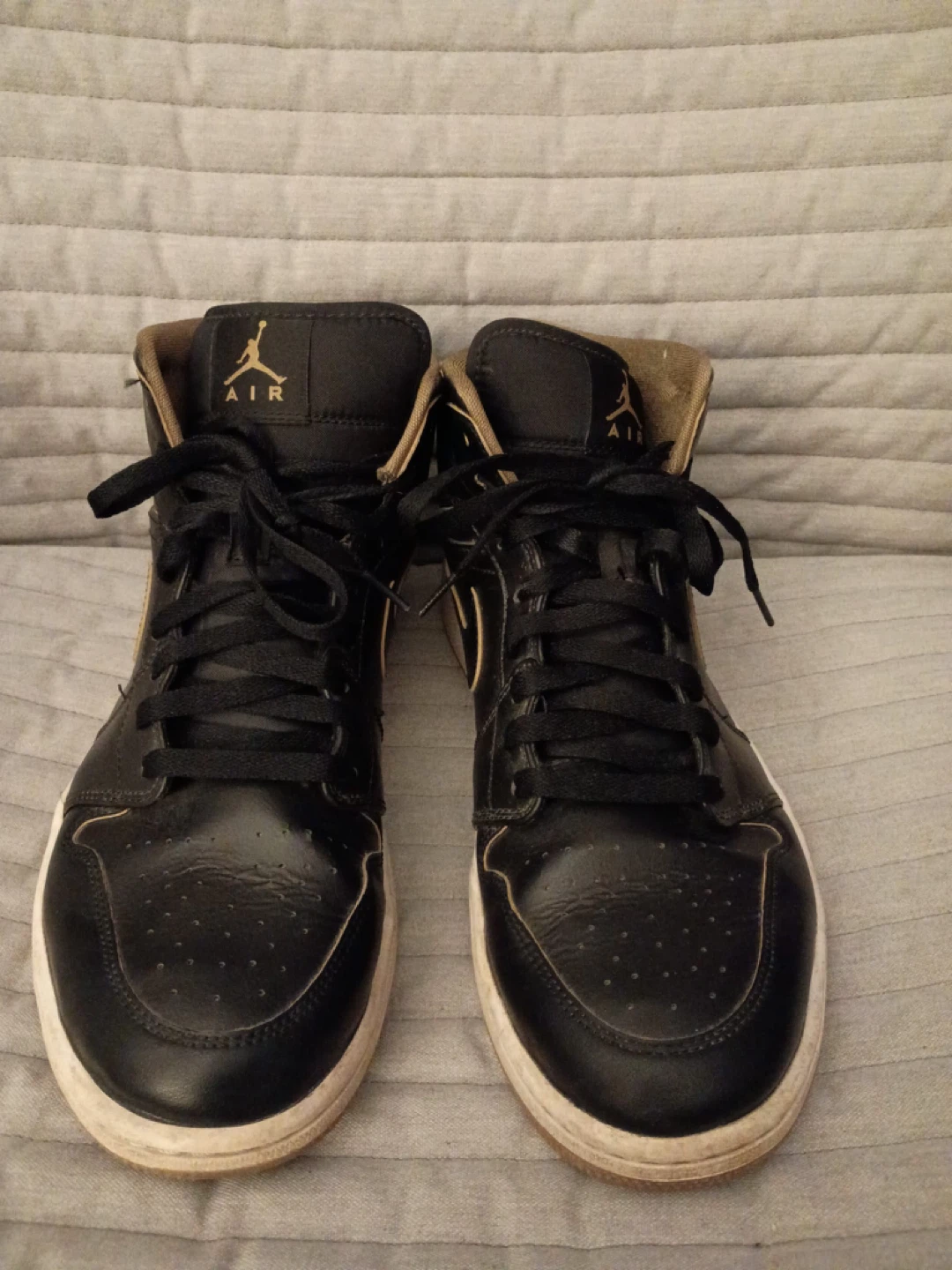Air Jordan 1 Mid SE Black Gold Sneakers Size 12
