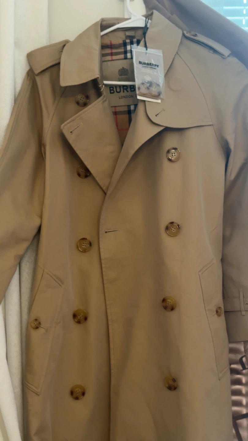 Brand New Burberry Jacket Size 6 – Wrong Size - photo 3
