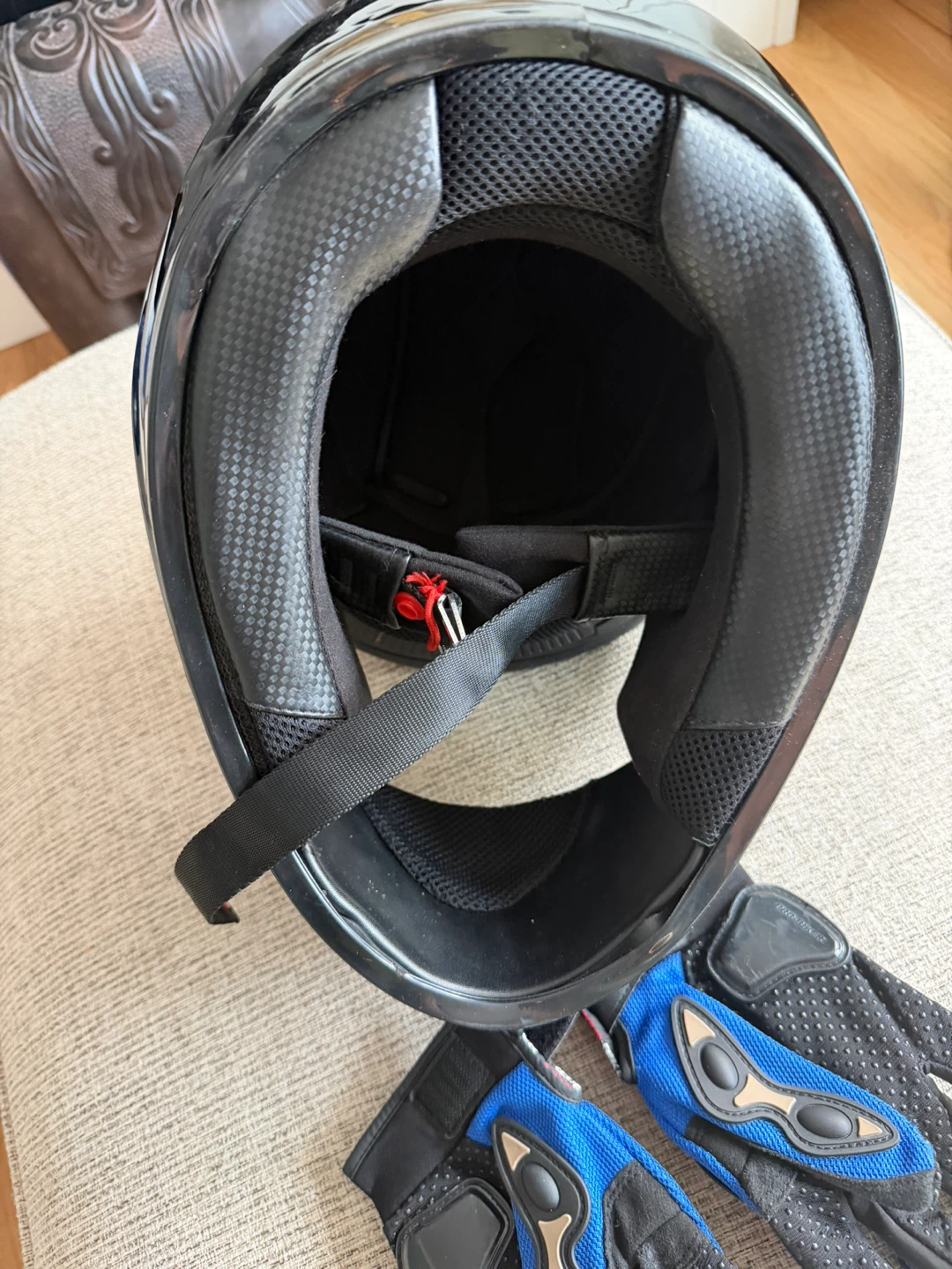 Black Motorcycle Helmet with M Gloves - photo 5