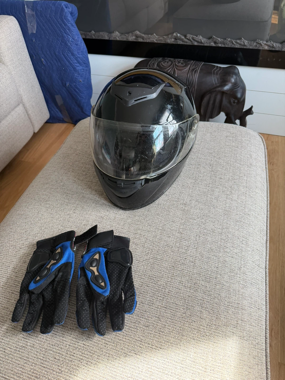 Black Motorcycle Helmet with M Gloves - photo 3