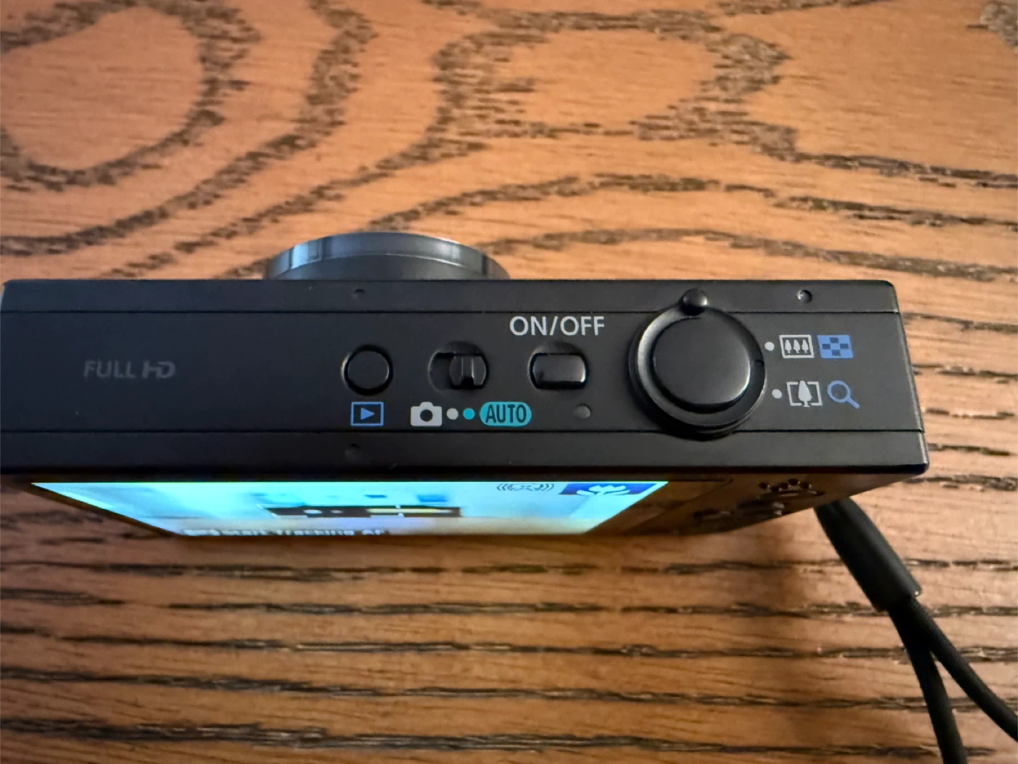 Canon PowerShot ELPH 520 HS Digital Camera - photo 4
