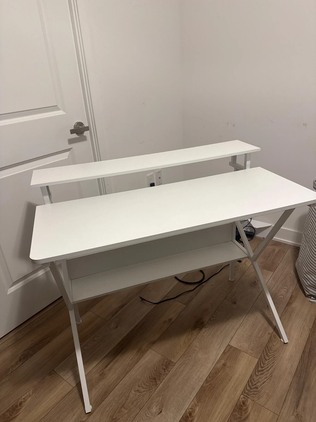 White computer desk with shelf