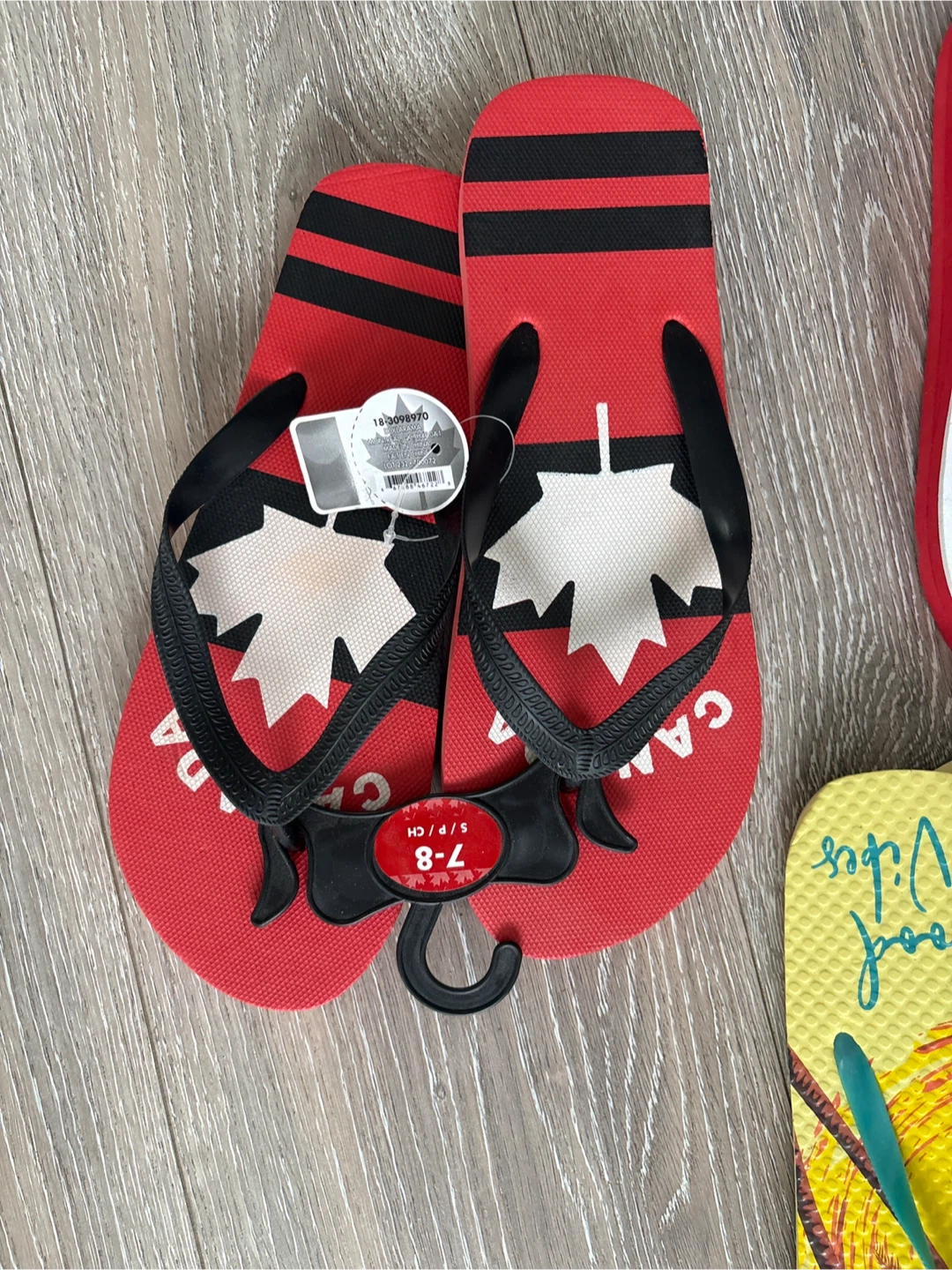 Canada Maple Leaf Flip Flops - Size 7-8 - photo 4
