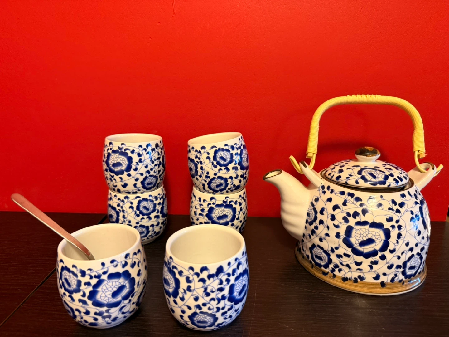 Teapot and 6 Cups Set