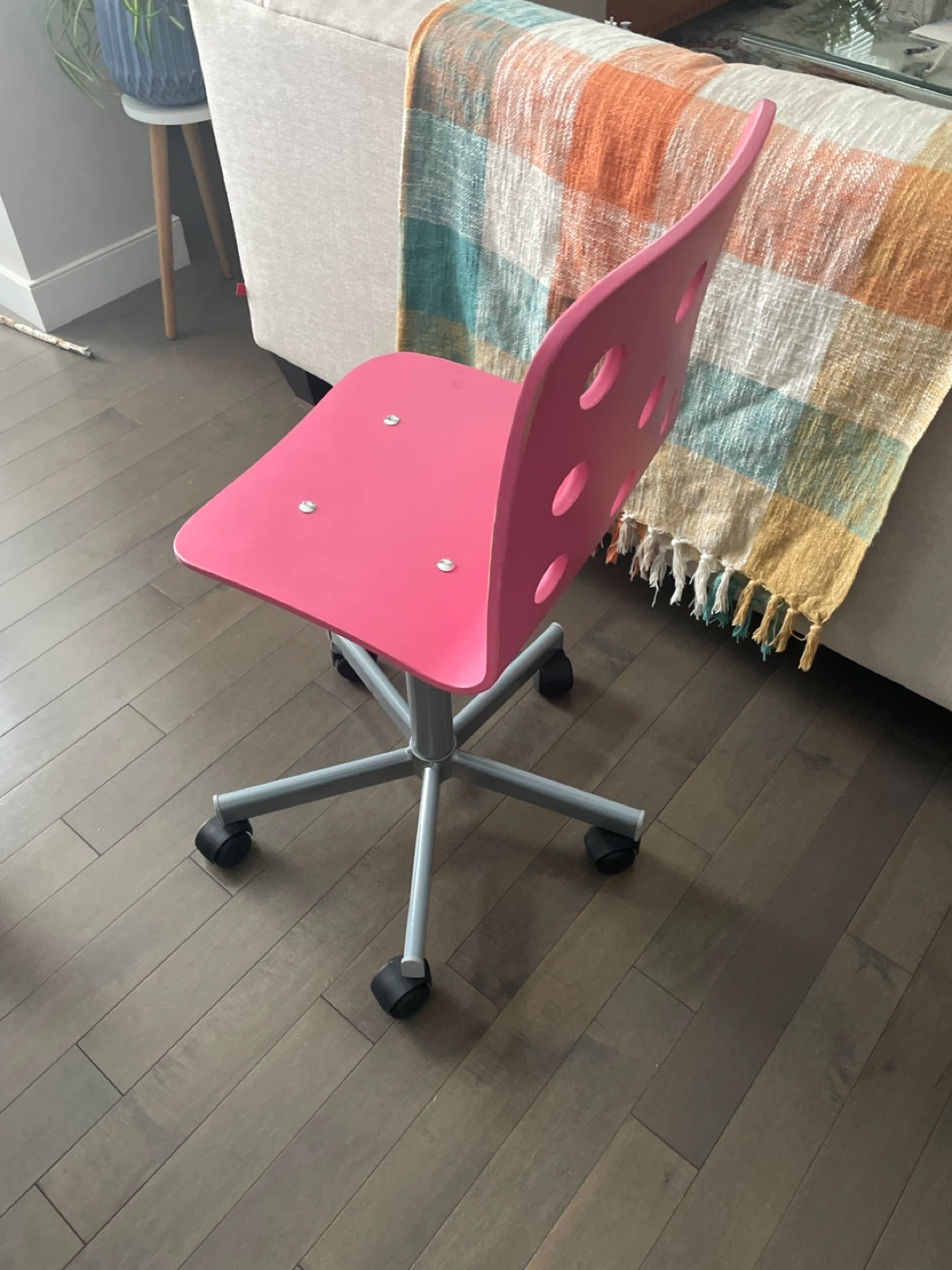 Pink Swivel Office Chair with Wheels - photo 2