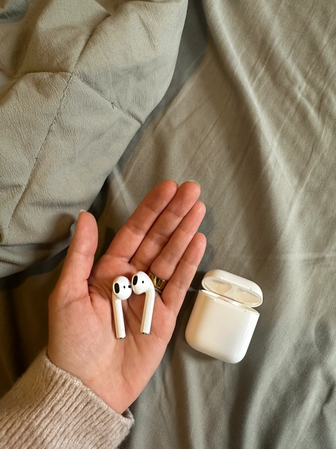 Apple AirPods (2nd generation) - photo 4