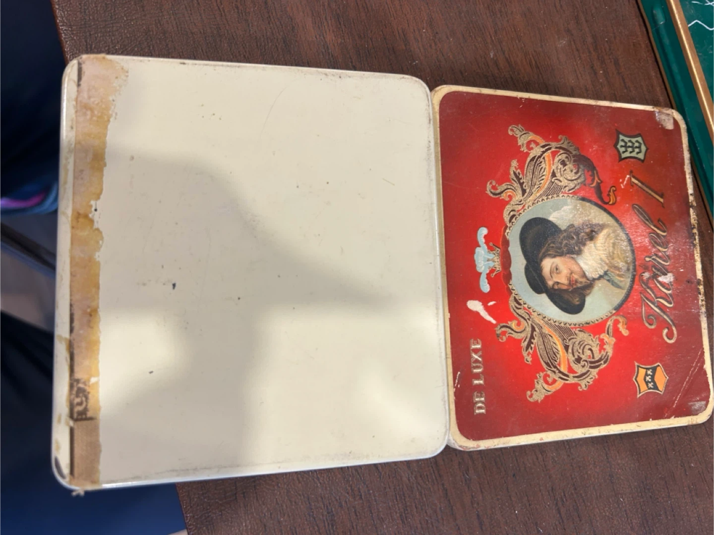 Karel I De Luxe Tobacco Tin - photo 3