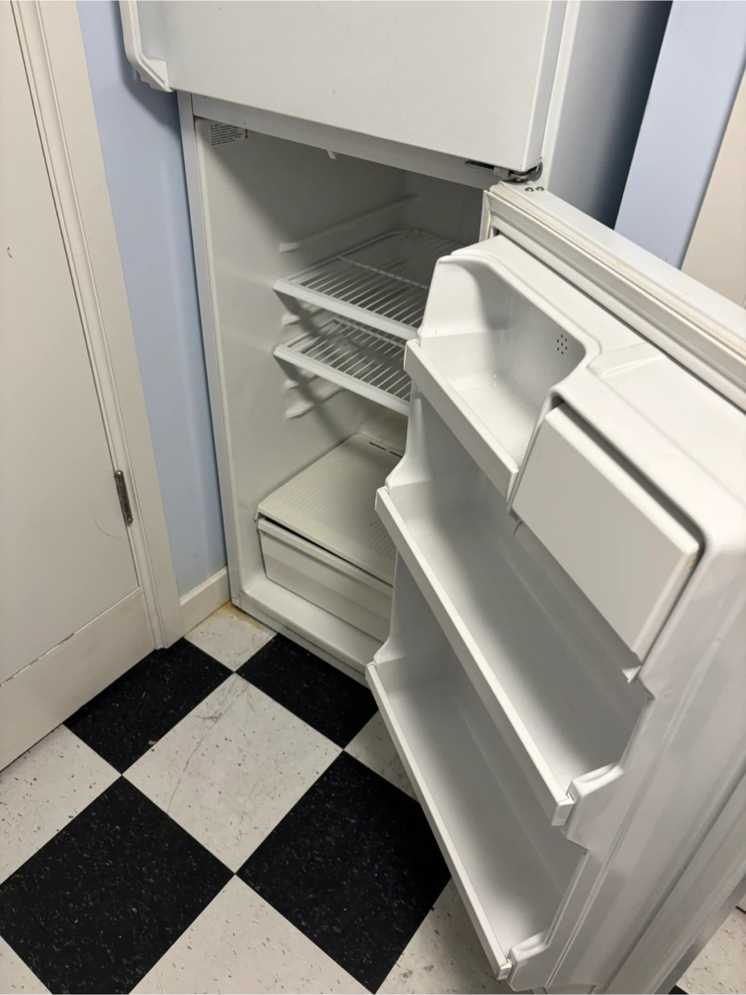 Beau-Mark White Top Freezer Refrigerator 🥕
