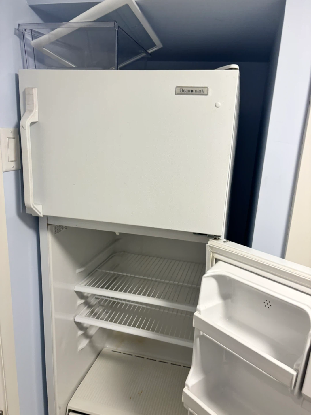 Beau-Mark White Top Freezer Refrigerator 🥕 - photo 3