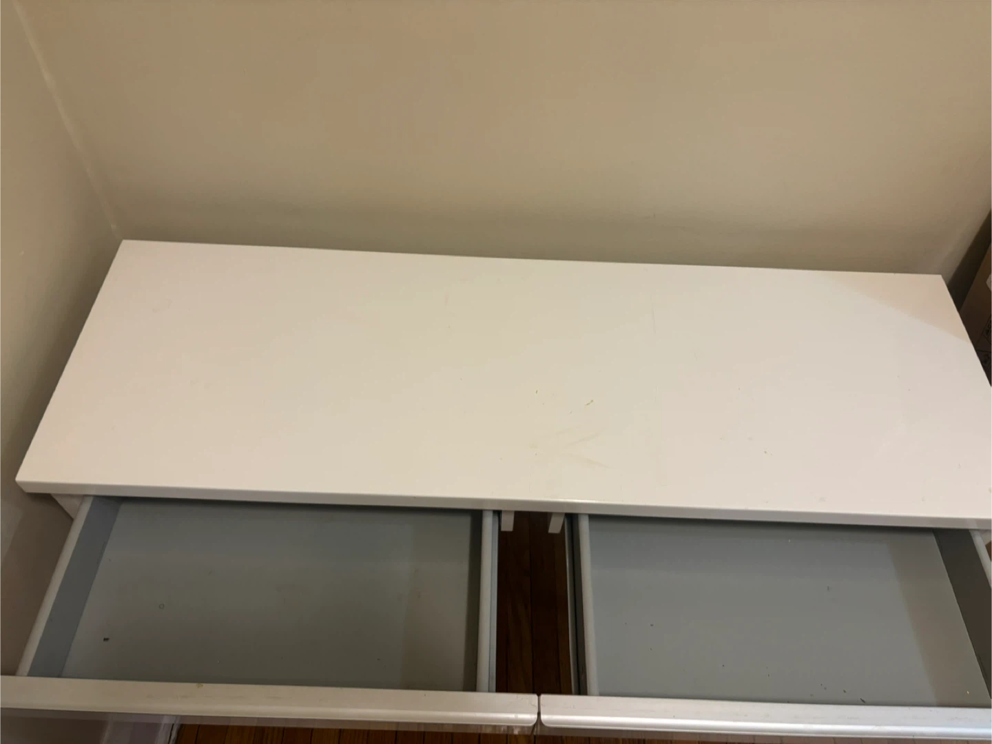 White two-drawer desk - photo 2