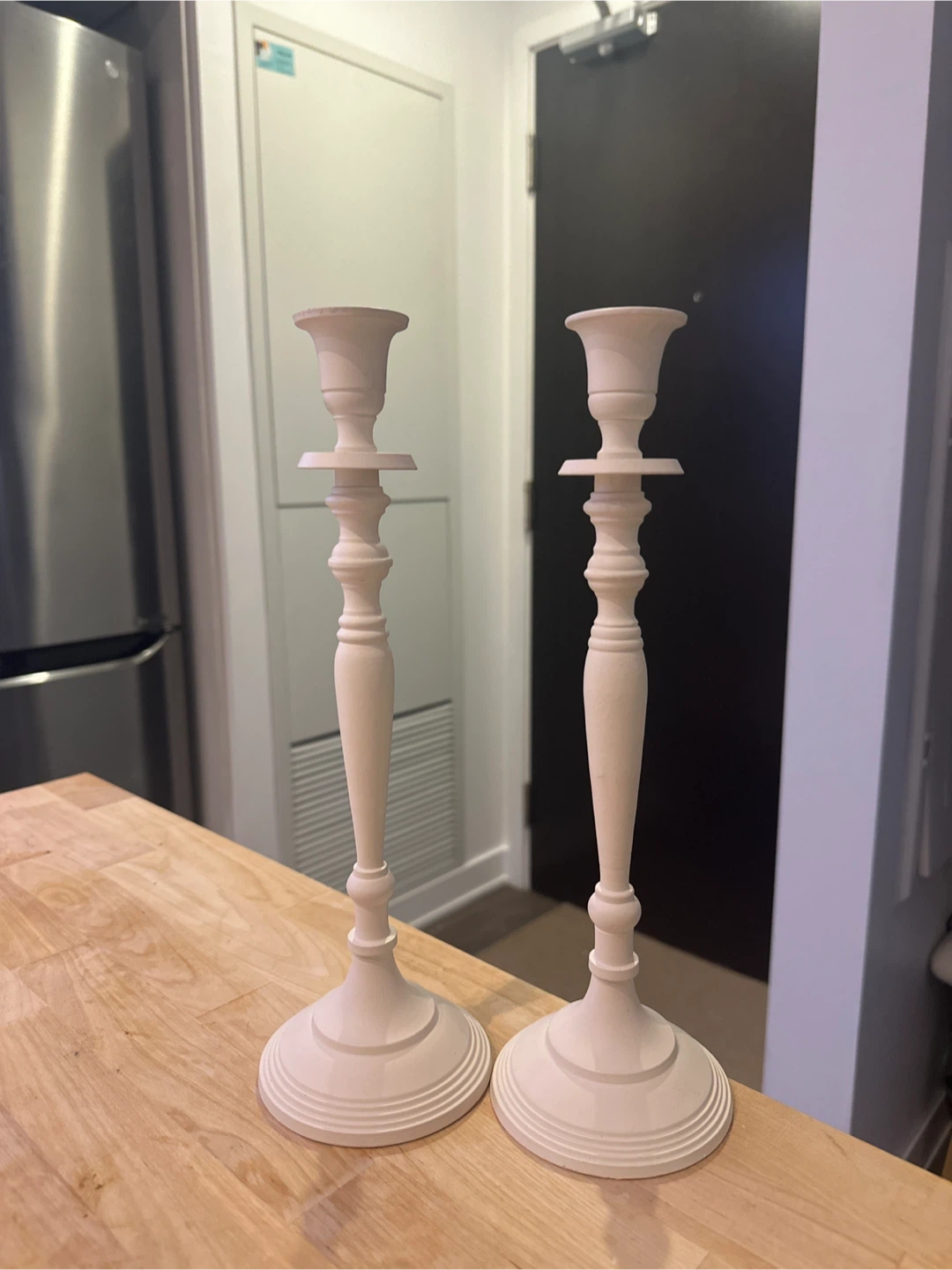 Set of 2 beige wooden candlesticks