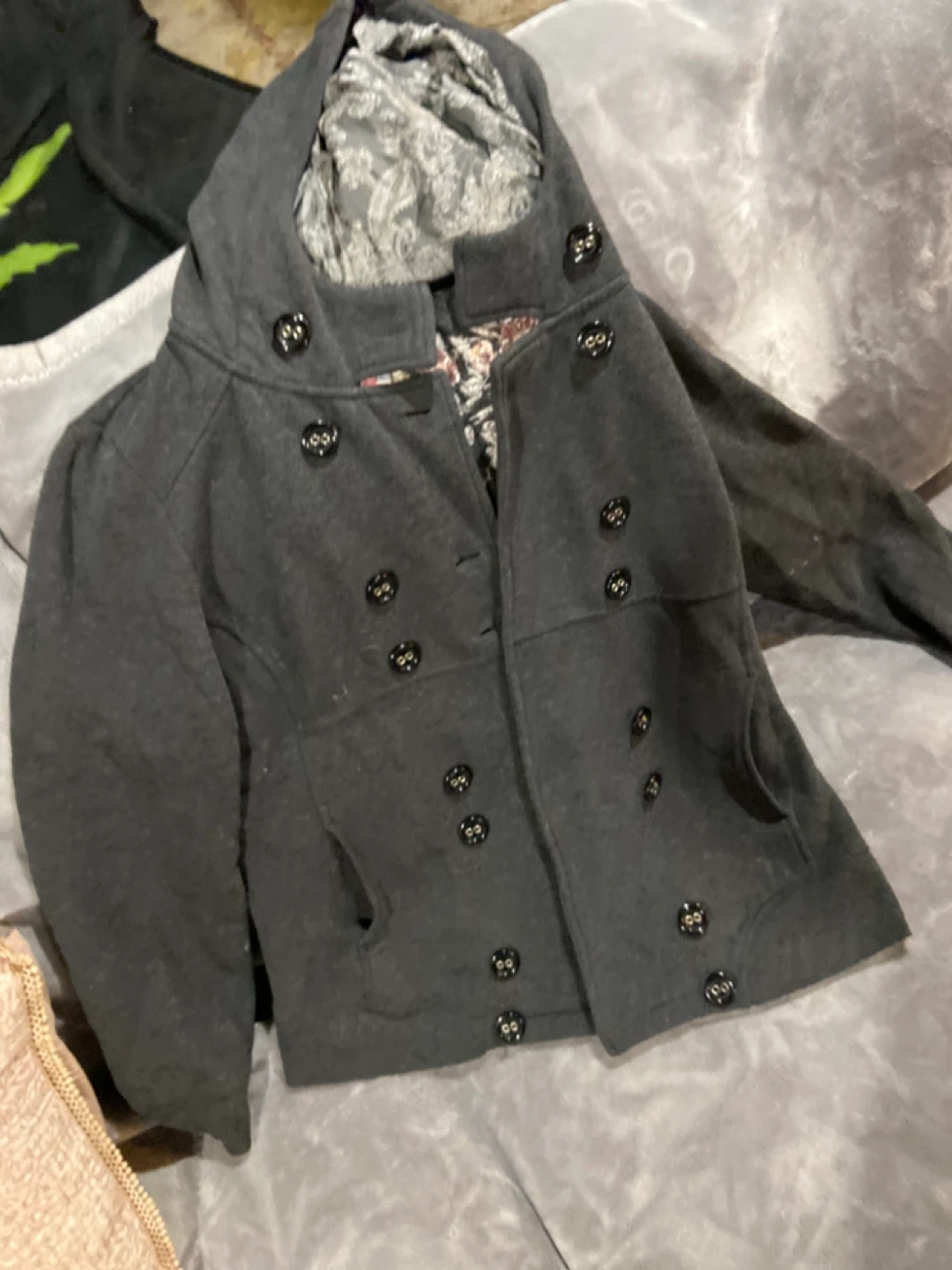 Women’s 3 stones sweater size medium