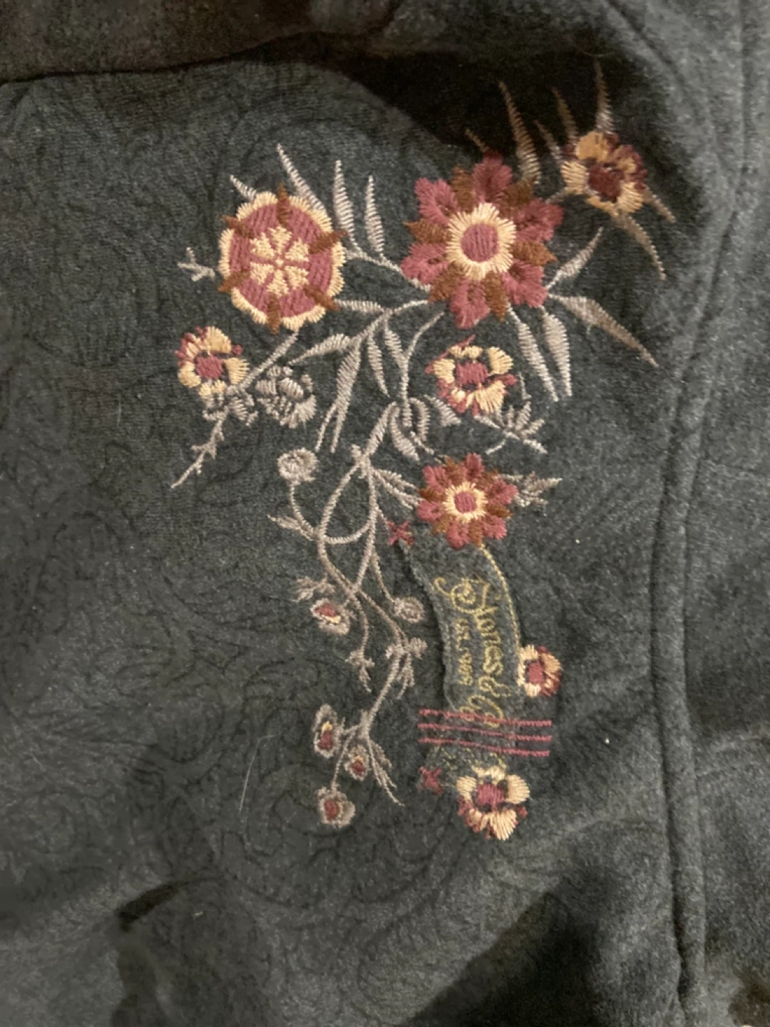 Women’s 3 stones sweater size medium - photo 3