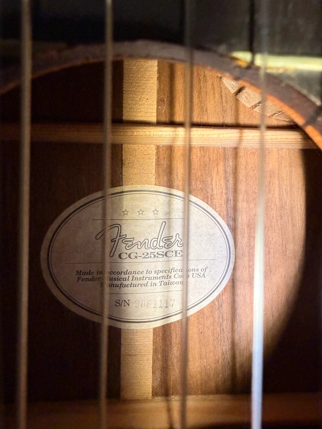 Fender CG-25SCE Acoustic Electric Guitar with Case - photo 2