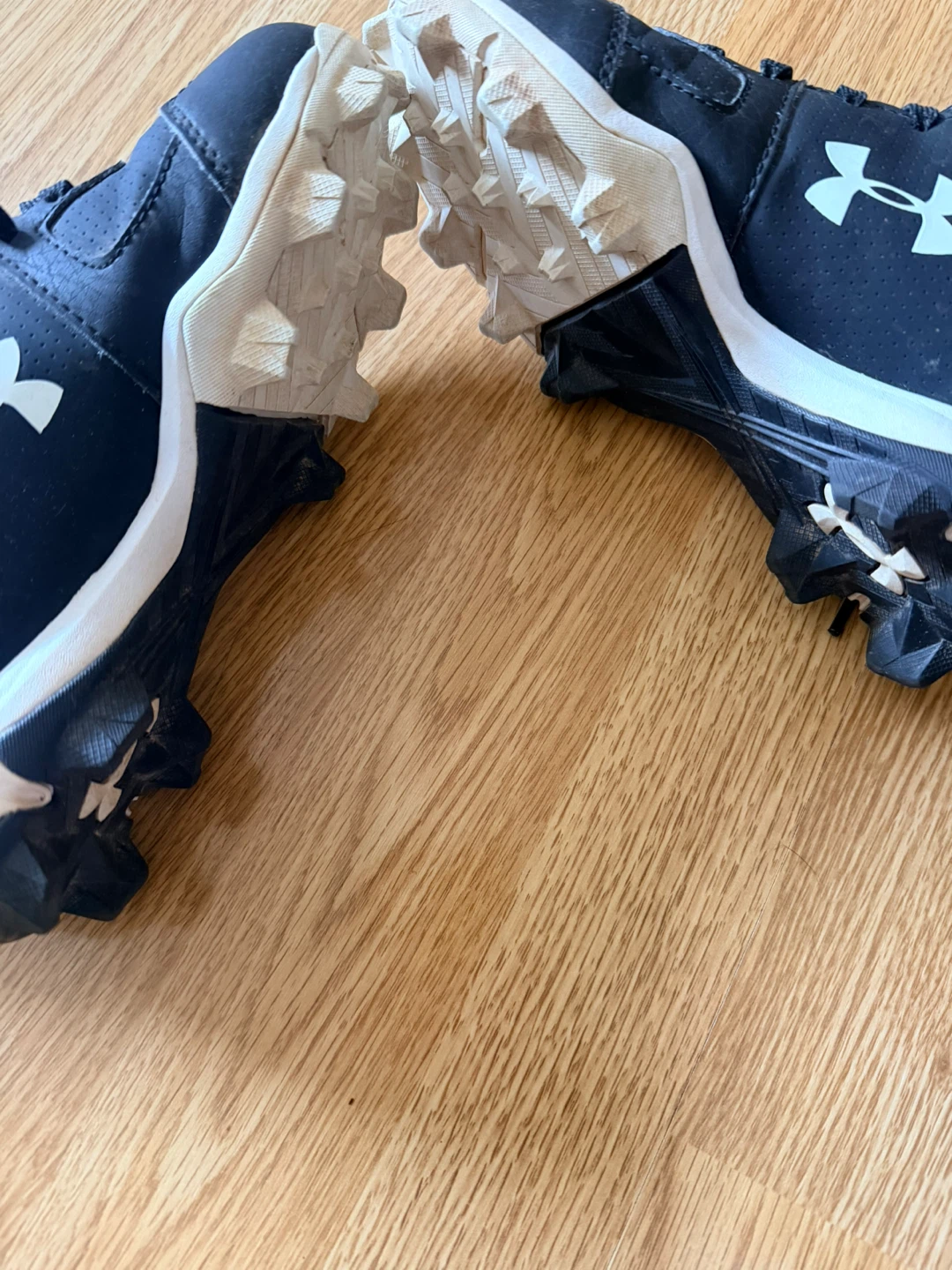 Under Armour Youth Baseball Cleats Size 2.5Y - photo 2