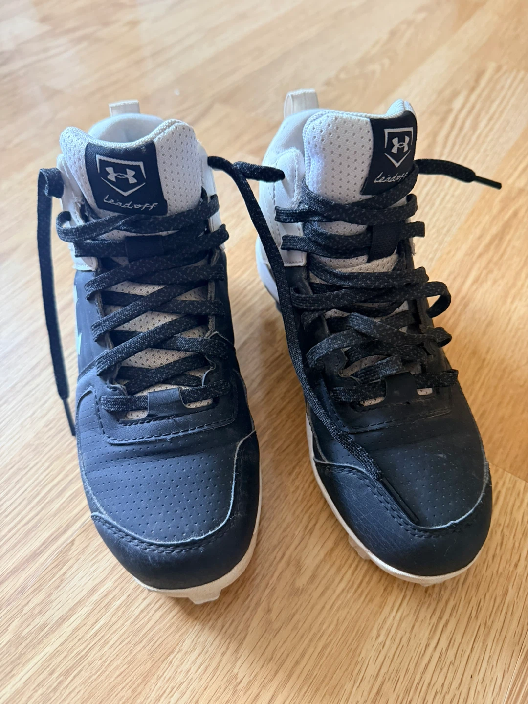 Under Armour Youth Baseball Cleats Size 2.5Y