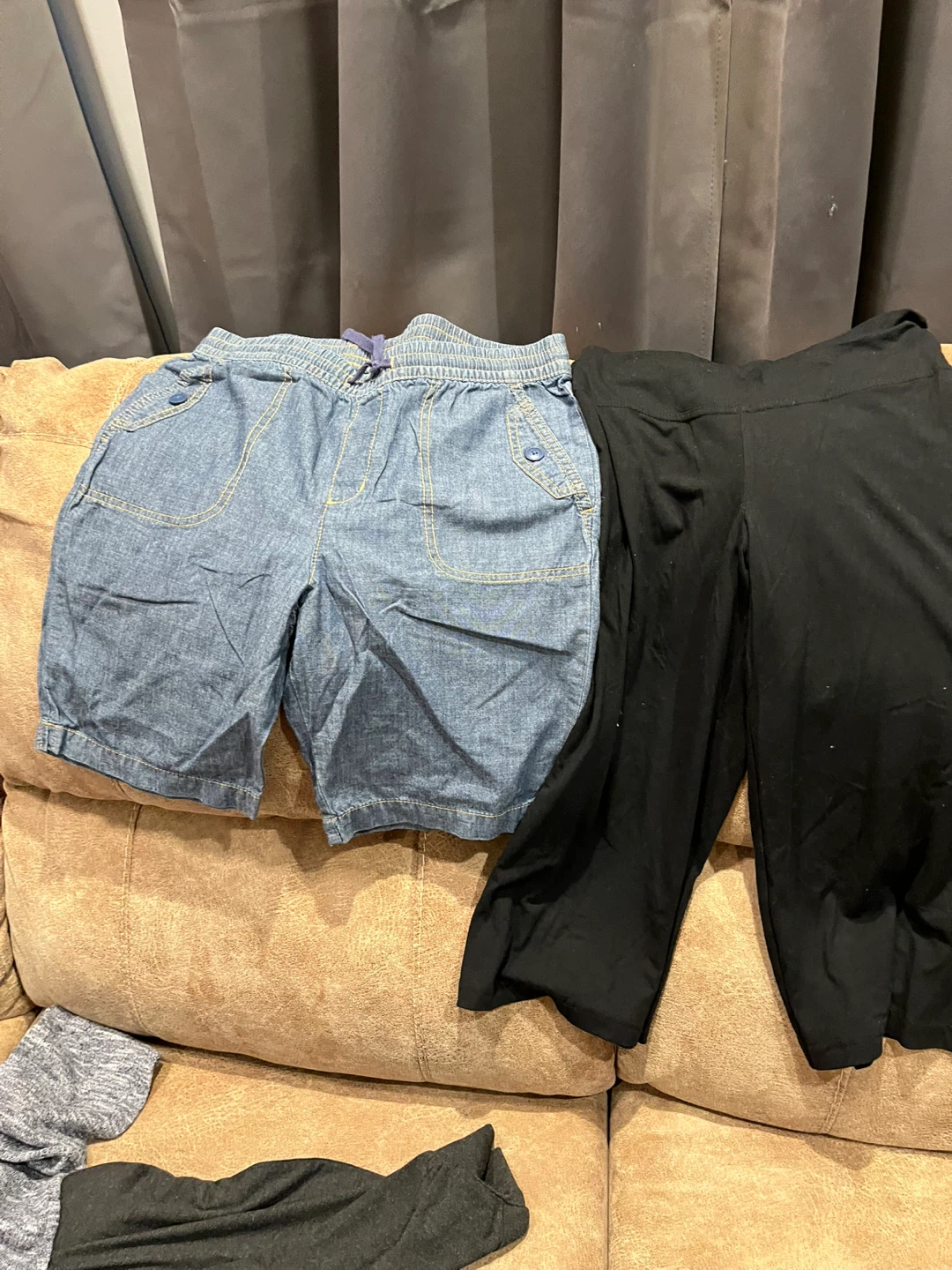 🥕Girls Clothing Bundle - Assorted Pants, Shorts, and Tops🥕 - photo 2