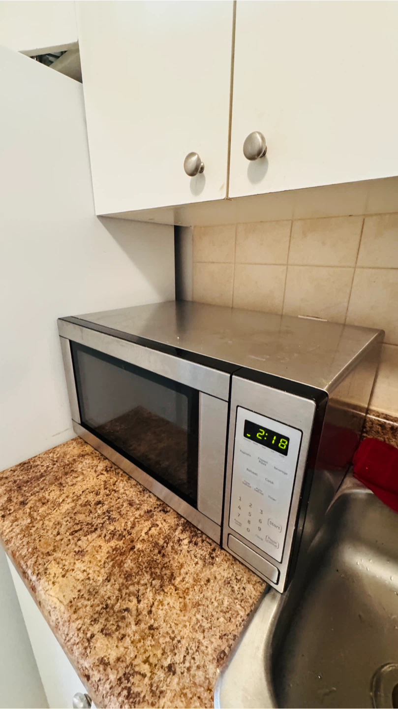 Microwave Oven - photo 3