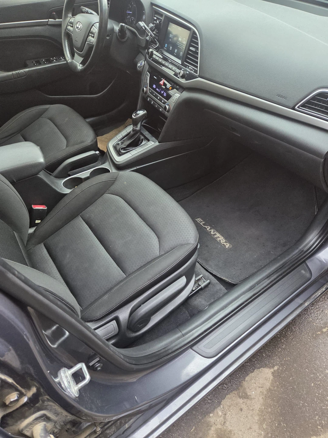 2017 Hyundai Elantra - photo 5
