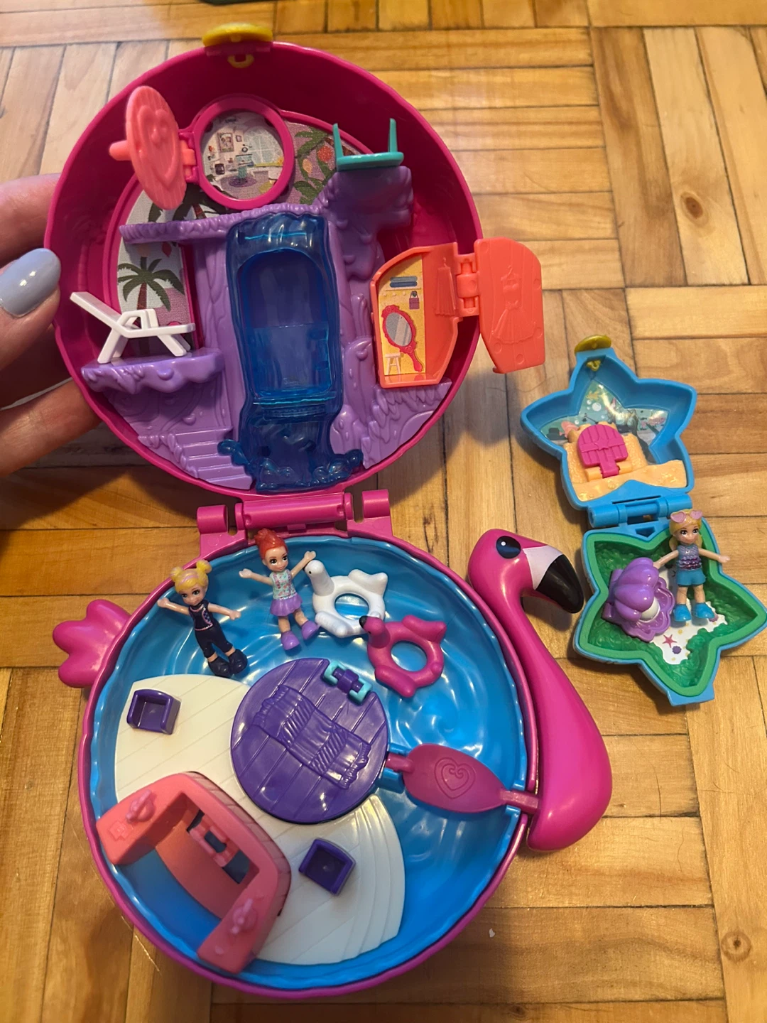 Polly Pocket - 2 Playsets, 3 dolls and accessories