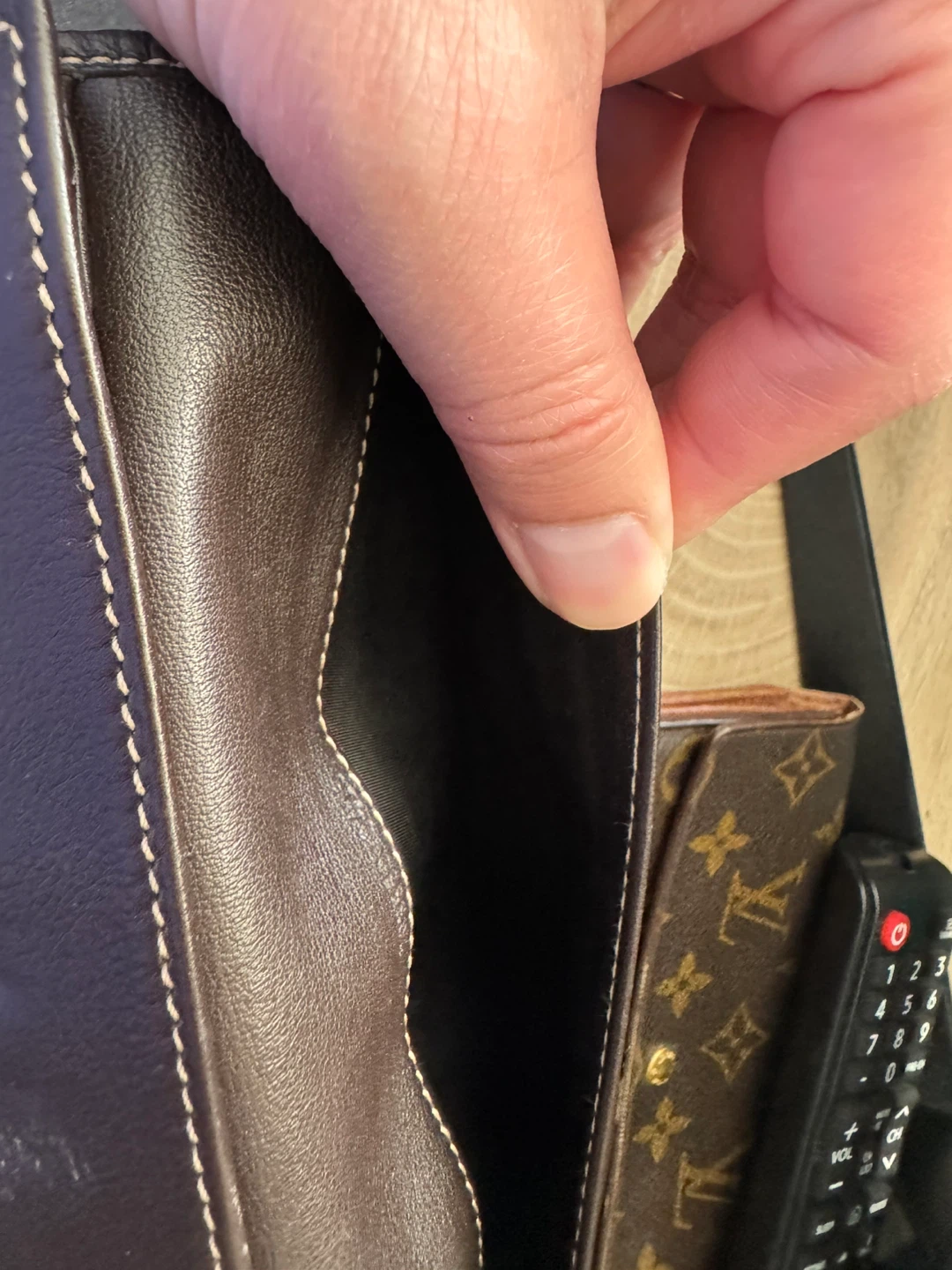 Gucci Monogram Wallet with Chain and Authenticity Card - photo 2