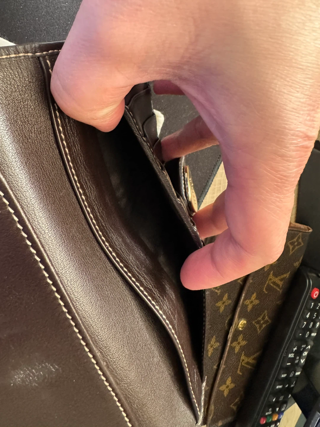 Gucci Monogram Wallet with Chain and Authenticity Card - photo 4