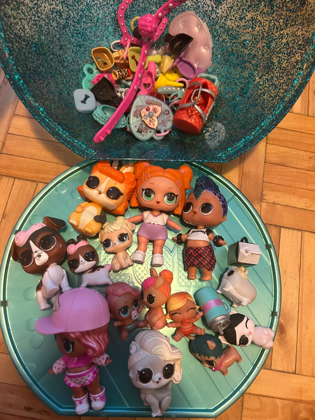 LOL Surprise Glitter Globe & Dolls, animals, and accessories