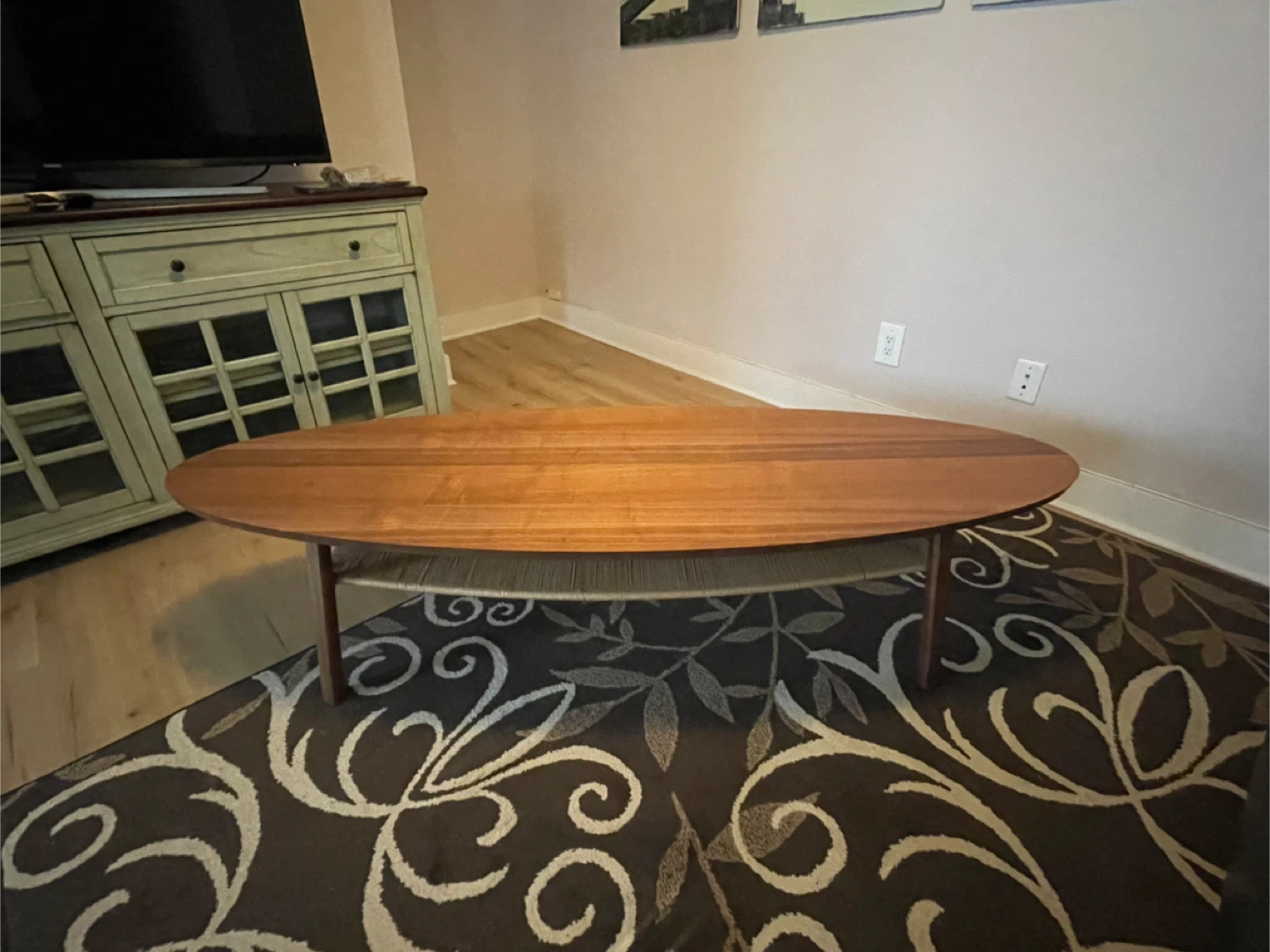 Free Leather Armchair, Lamps, Nightstands & Coffee Table - photo 3