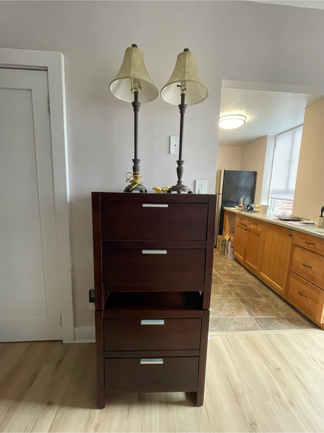Free Leather Armchair, Lamps, Nightstands & Coffee Table - photo 2