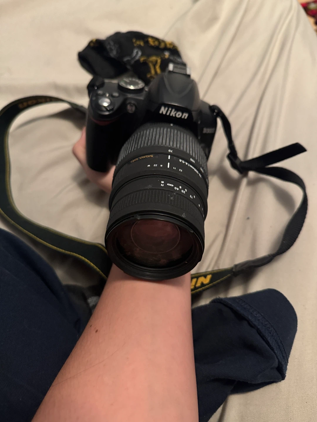 Nikon D3000 DSLR Camera with Sigma 18-200mm Lens - photo 4