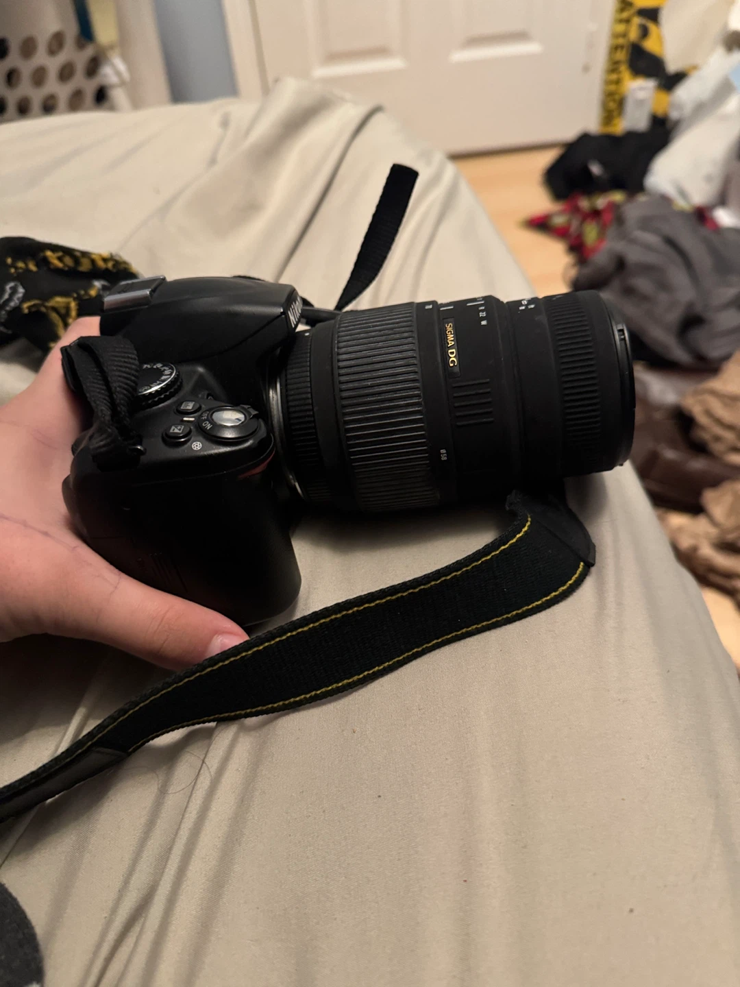 Nikon D3000 DSLR Camera with Sigma 18-200mm Lens - photo 3
