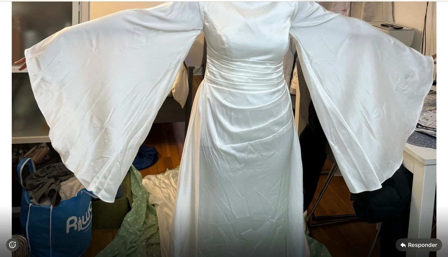 Elegant White Evening Gown with Bell Sleeves - photo 3