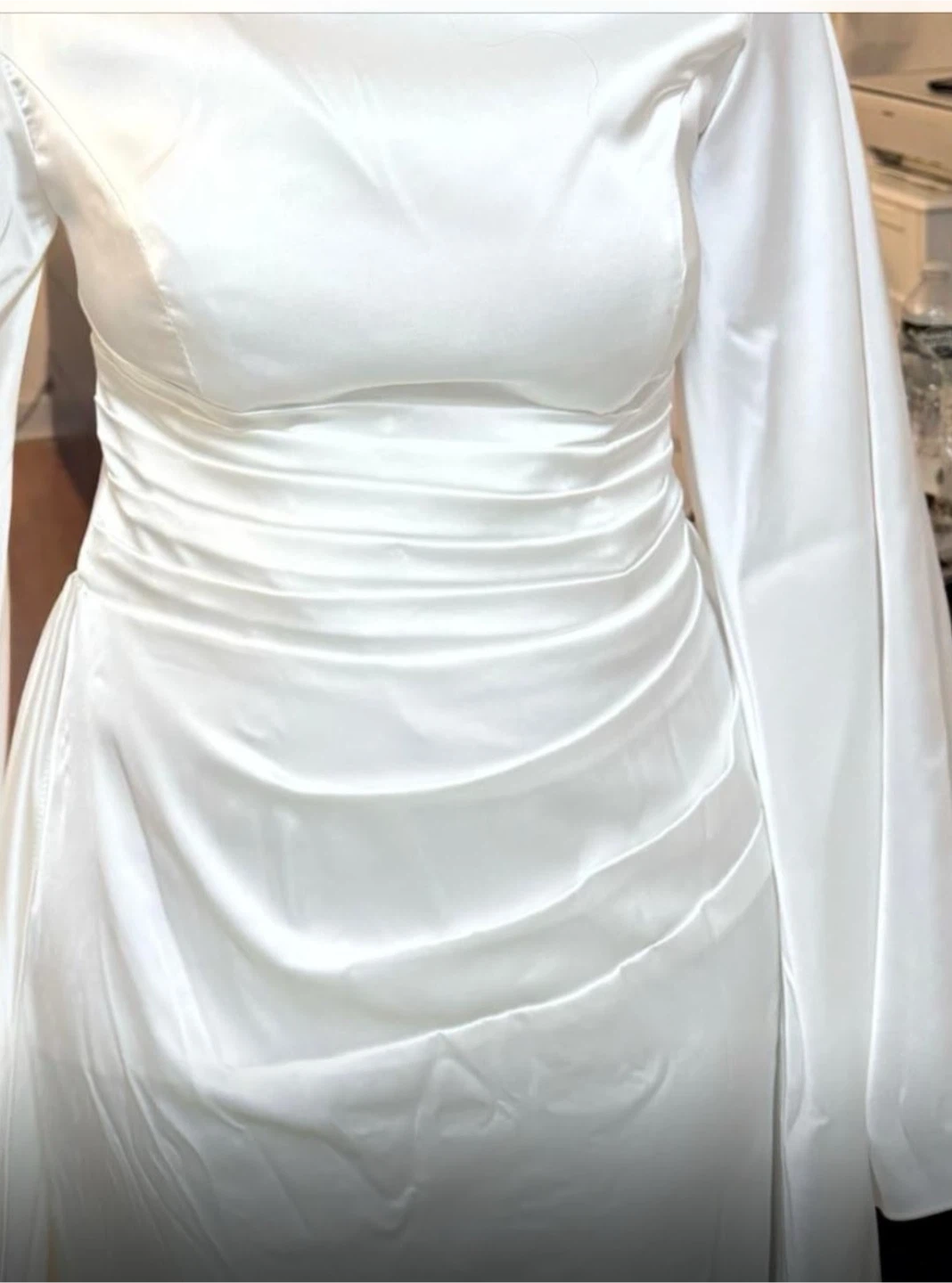 Elegant White Evening Gown with Bell Sleeves - photo 4