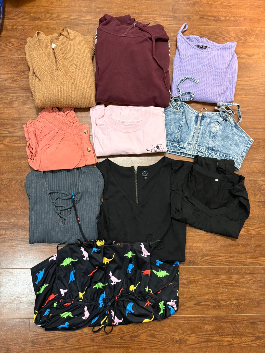 ✨ 9 Clothing Bundle – $25 ✨