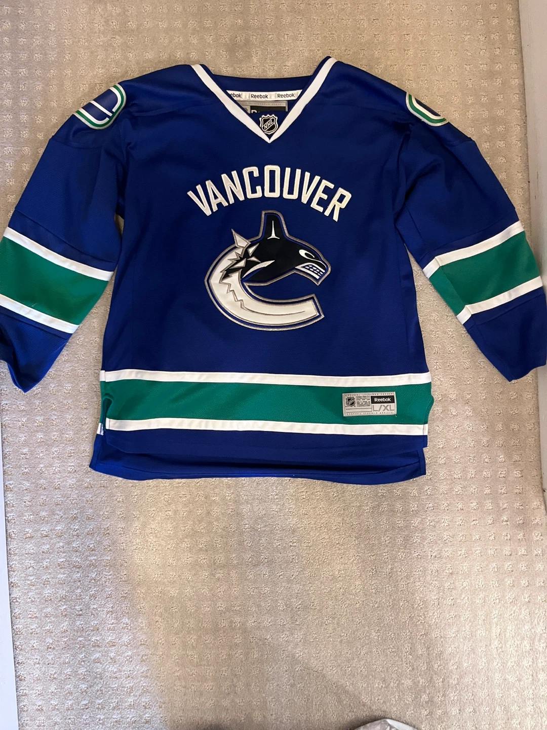 Reebok Vancouver Canucks Youth NHL Hockey Jersey L/XL