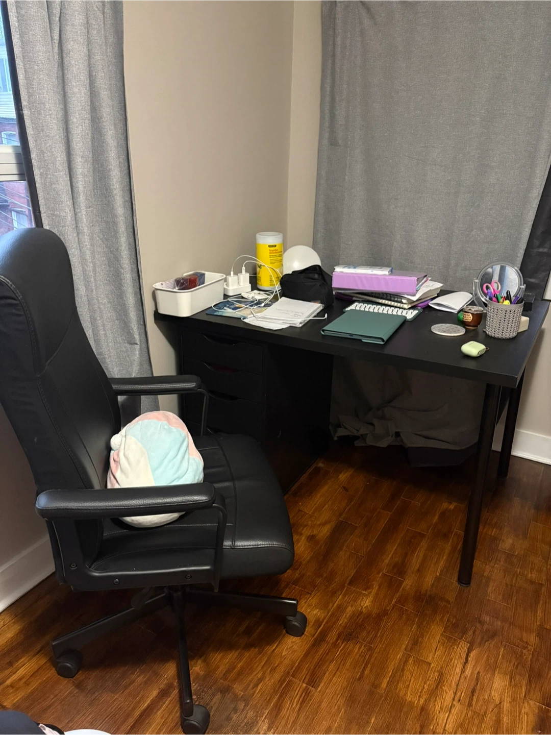 Room + Den for Rent- Female Only - photo 4