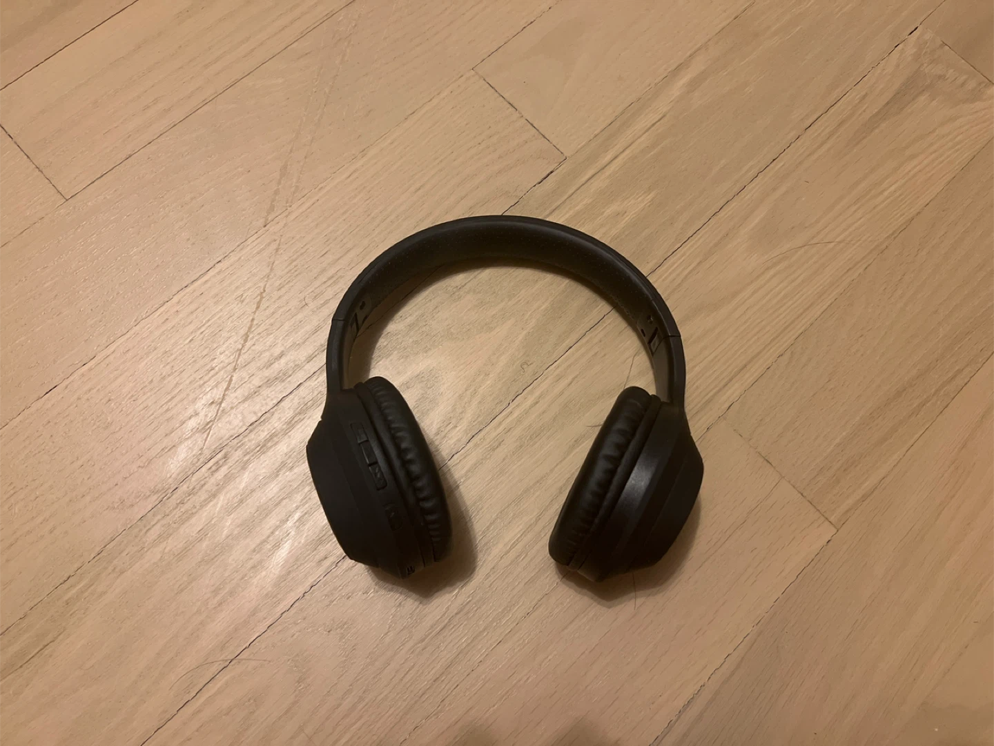 Black Over-Ear Headphones (No name brand)